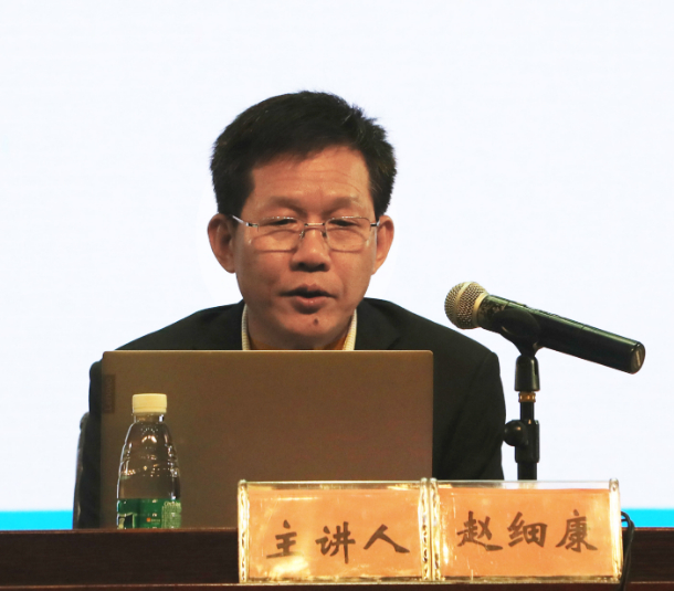 赵教授特写3.jpg